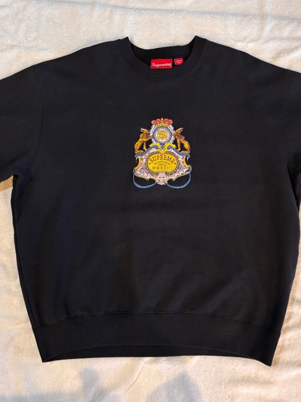 mens black supreme sweatshirt sz L preowned
